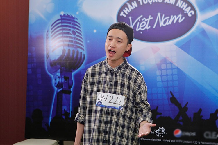 Trong Hieu tiep lua cho thi sinh vong so loai Vietnam Idol-Hinh-13